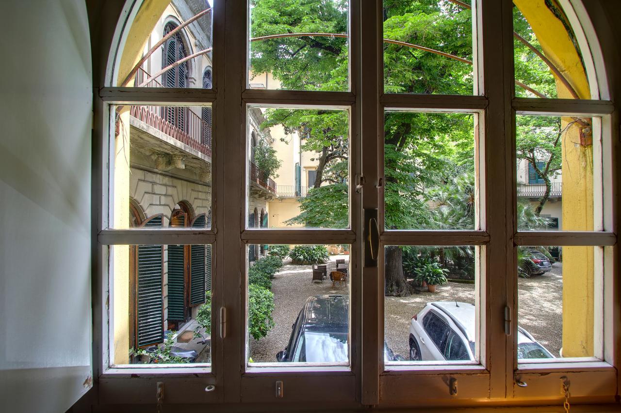 Ravel Apartment Near The Ponte Vecchio Florence Exterior photo